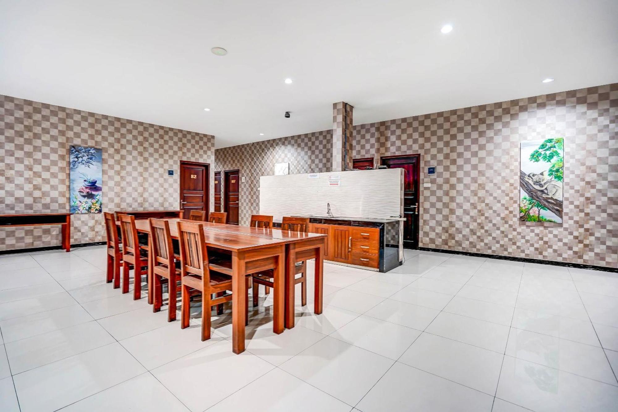 סוראבאיה Oyo 90889 Dkb Residence מראה חיצוני תמונה