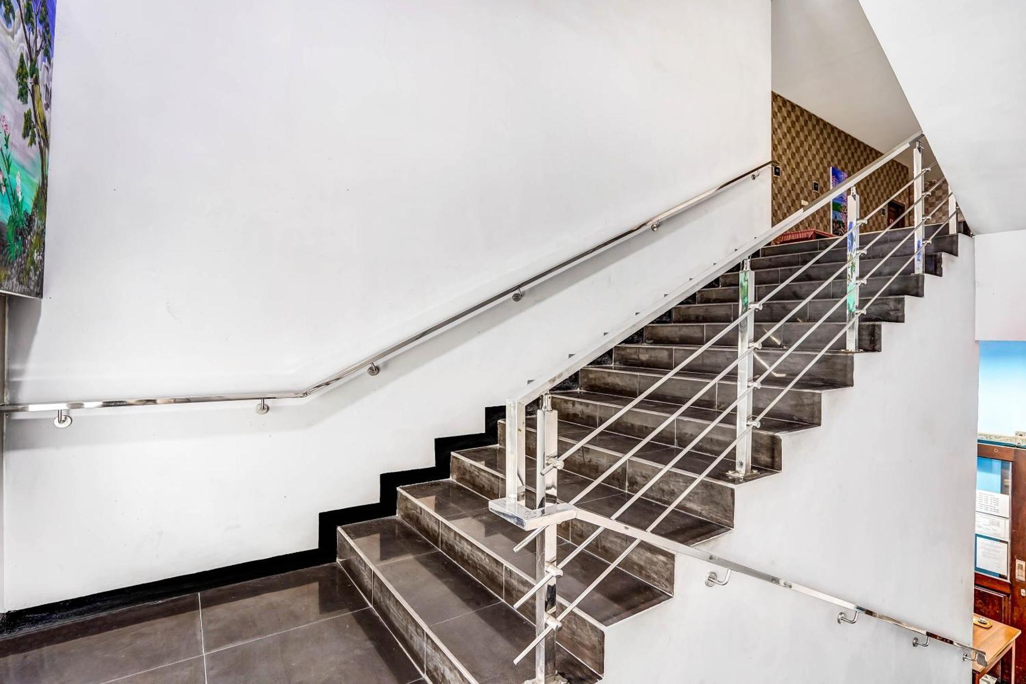 סוראבאיה Oyo 90889 Dkb Residence מראה חיצוני תמונה