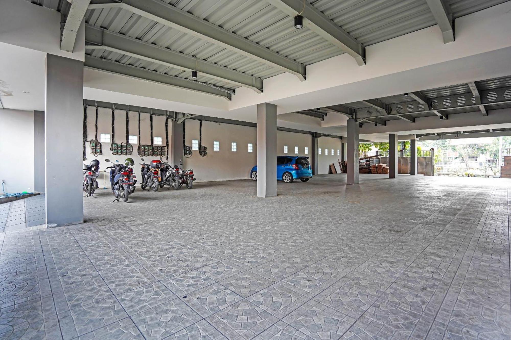 סוראבאיה Oyo 90889 Dkb Residence מראה חיצוני תמונה