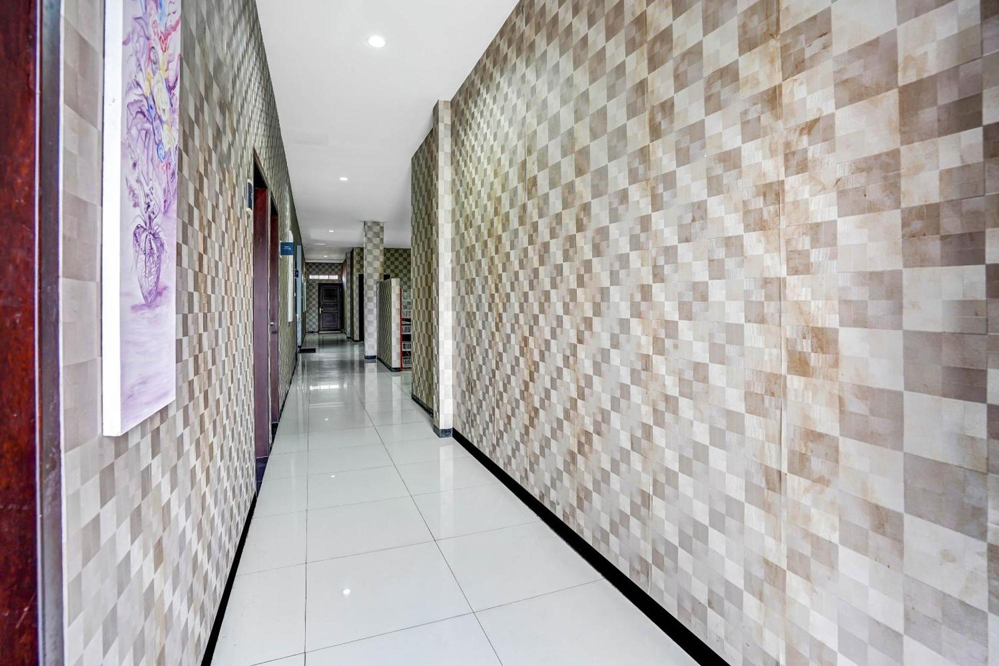 סוראבאיה Oyo 90889 Dkb Residence מראה חיצוני תמונה