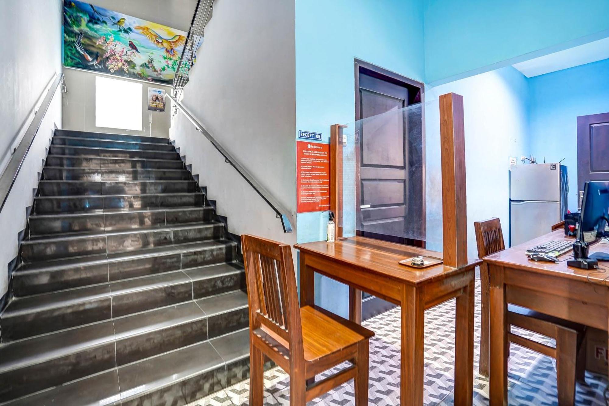 סוראבאיה Oyo 90889 Dkb Residence מראה חיצוני תמונה