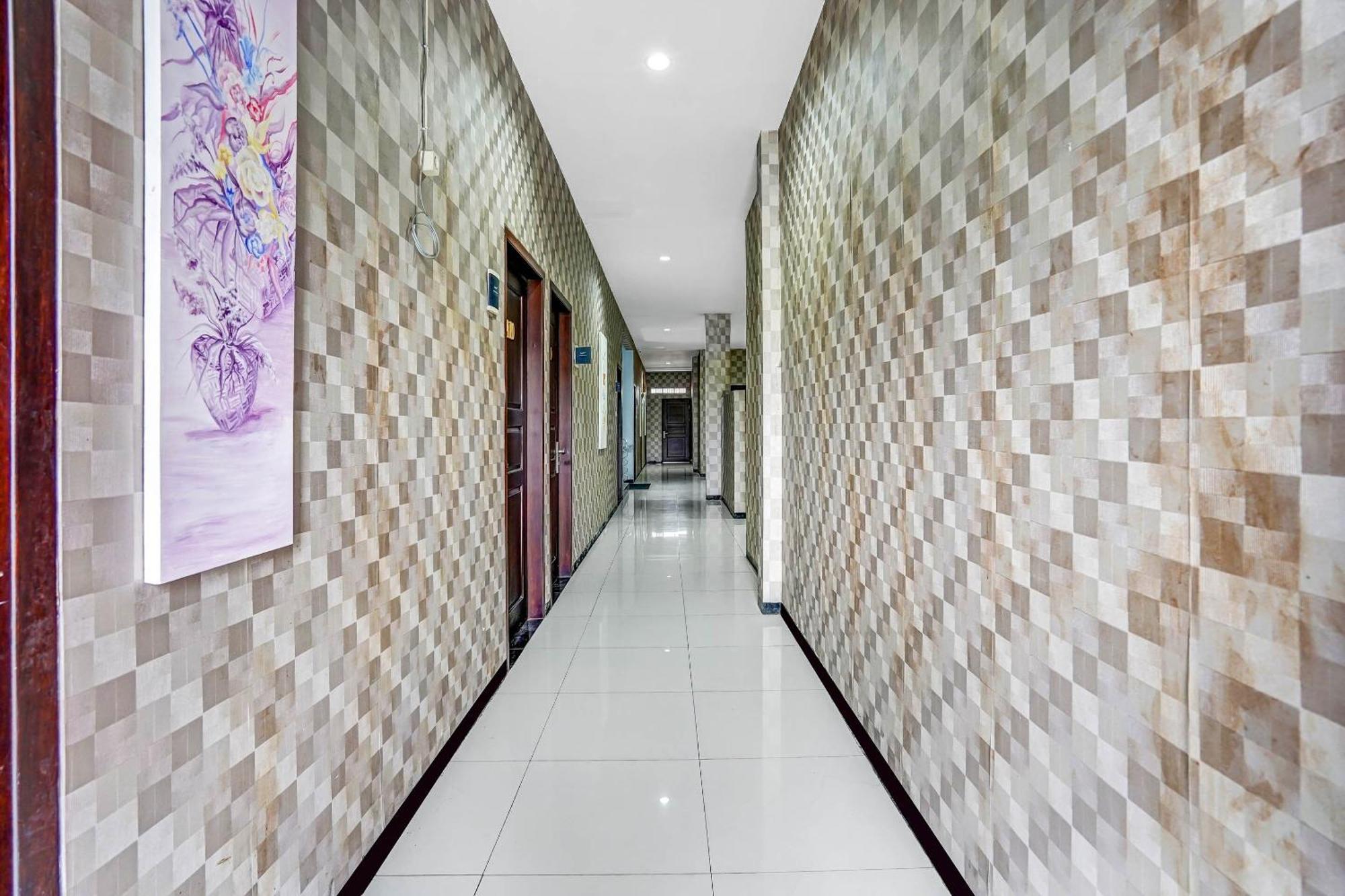 סוראבאיה Oyo 90889 Dkb Residence מראה חיצוני תמונה