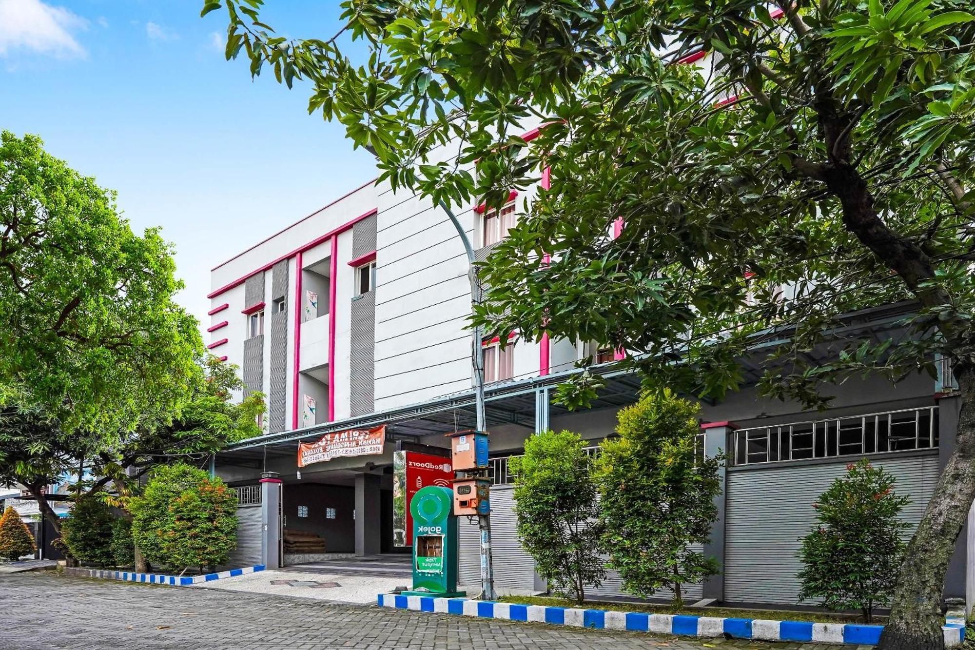 סוראבאיה Oyo 90889 Dkb Residence מראה חיצוני תמונה