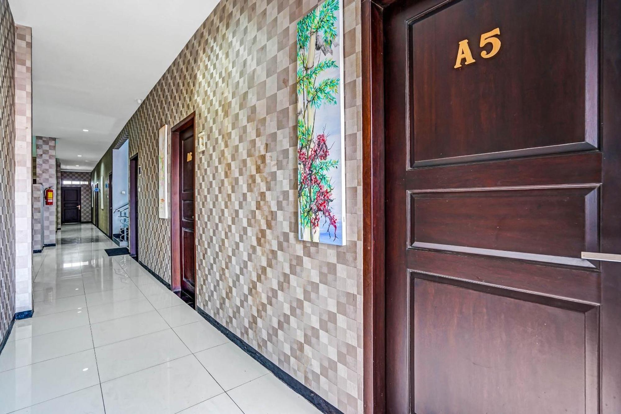 סוראבאיה Oyo 90889 Dkb Residence מראה חיצוני תמונה